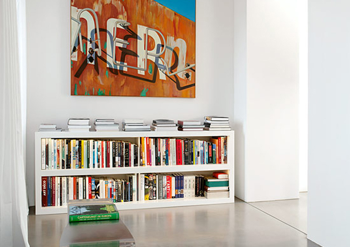 Freistehendes Büchermöbel weiss